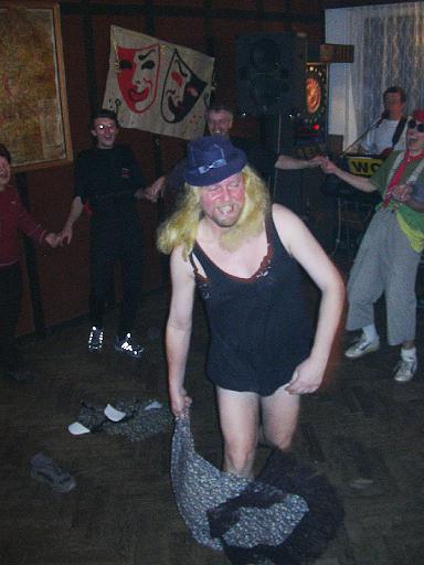 První maškarní medovinový bál